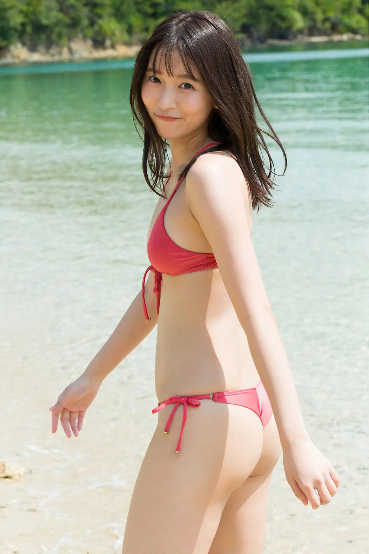 志田音々（しだ ねね） ファースト写真集