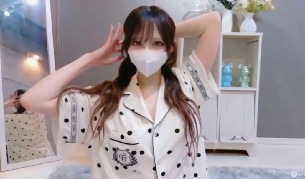 ストリップチャット(Stripchat)　ことちゃん のアダルトチャット・エロライブ配信です。