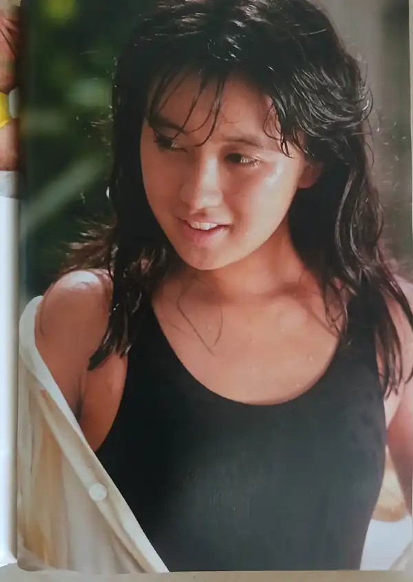 仁藤優子 ▶胸キュン・ビキニショット